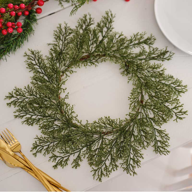 Foliage Christmas Plate Mats - 40cm (4pk) – product image 2