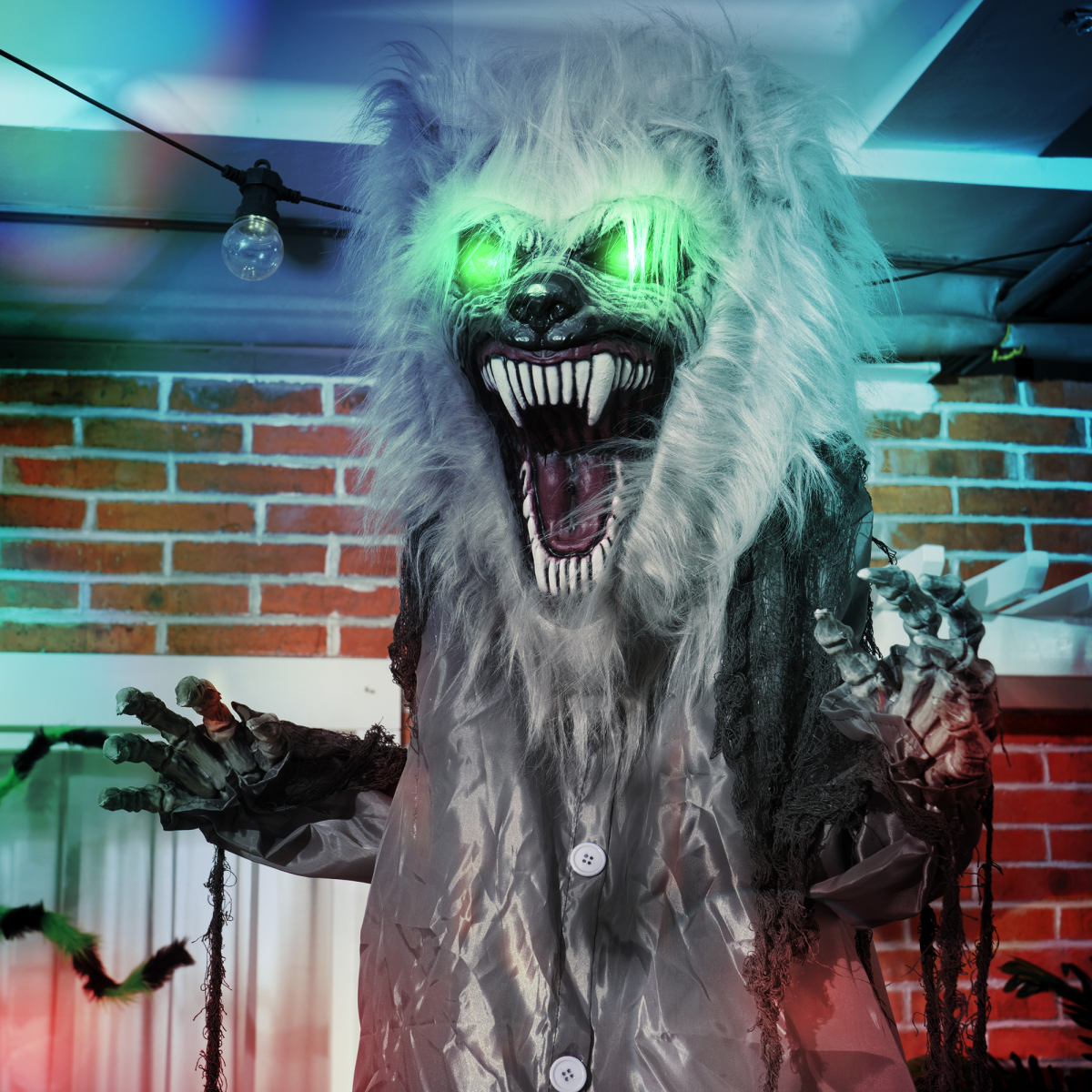 HOMCOM Halloween Skeleton Werewolf Animatronic Prop with Light Up Eyes – product image 2