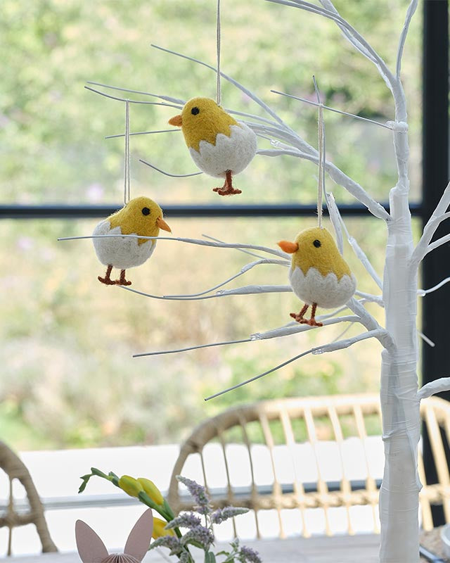 Hanging Felt Chicks (3pk) – product image 3